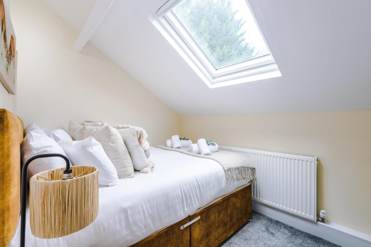Charming 3-Bed Cottage In Chester, Ideal For Families & Workers, Free Parking - Sleeps 7 Exterior photo