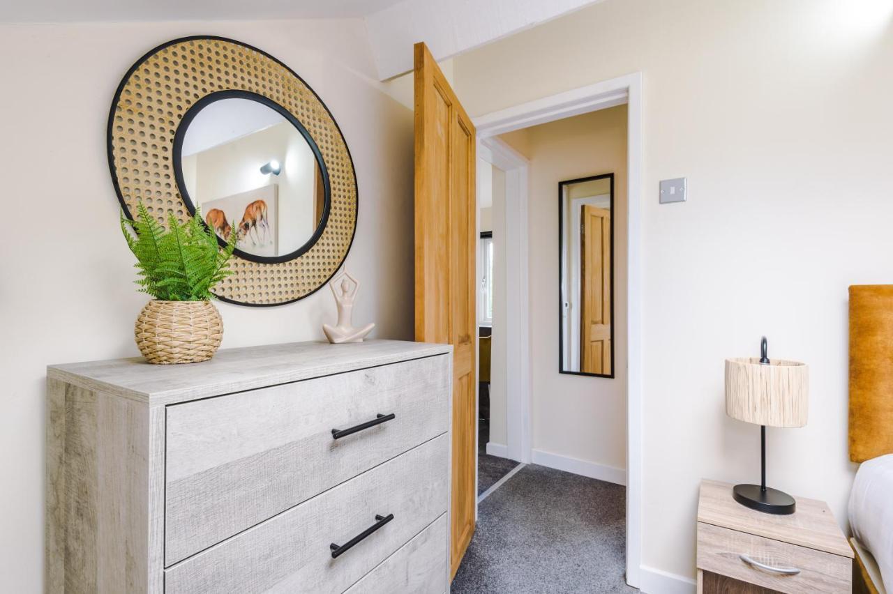 Charming 3-Bed Cottage In Chester, Ideal For Families & Workers, Free Parking - Sleeps 7 Exterior photo