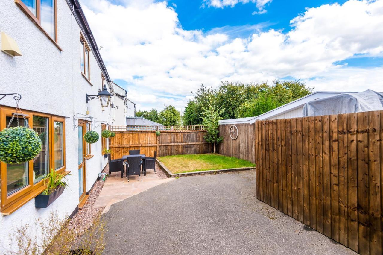 Charming 3-Bed Cottage In Chester, Ideal For Families & Workers, Free Parking - Sleeps 7 Exterior photo